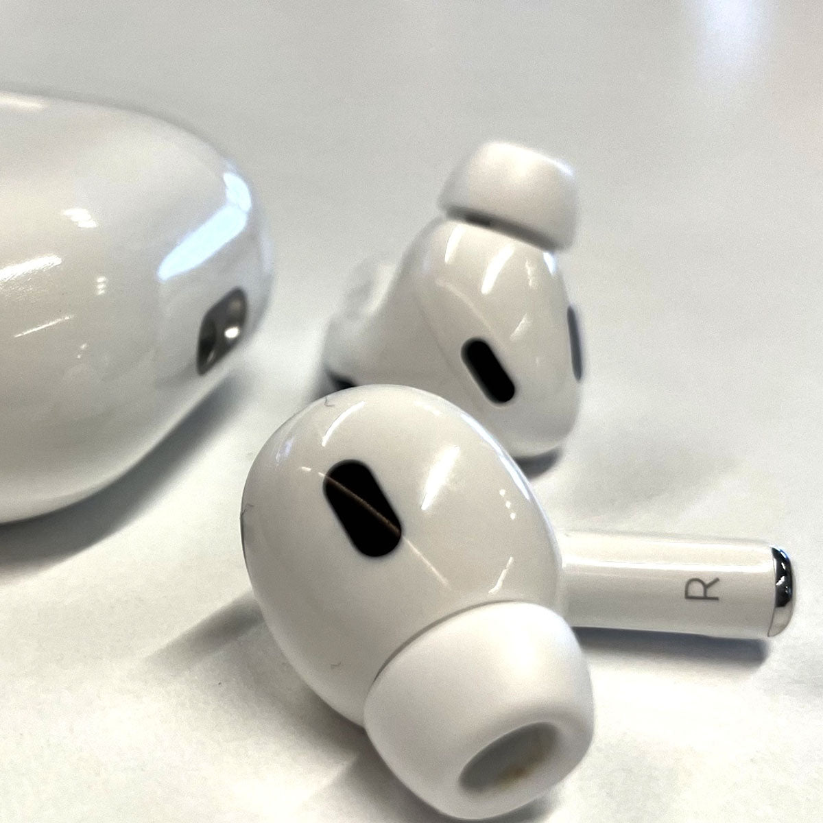 Airpods Pro 2nd Generation White Edition